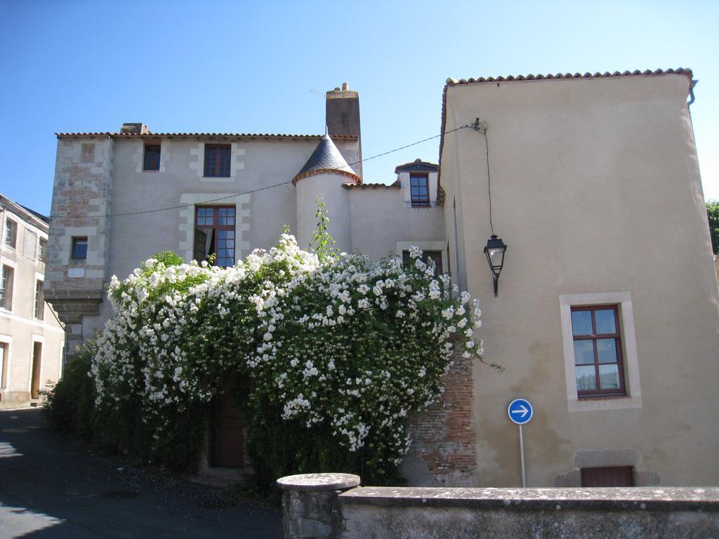 Bed and Breakfast Le Logis Des Tourelles Beaupréau Exteriér fotografie